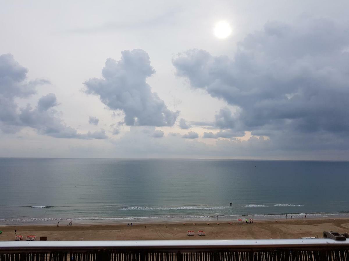 Apartamento de lujo en primera línea de la playa de Cullera con vistas al Castillo Exterior foto